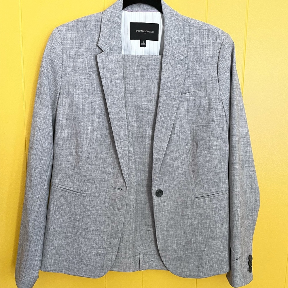 Two piece Banana Republic beautiful grey suit
